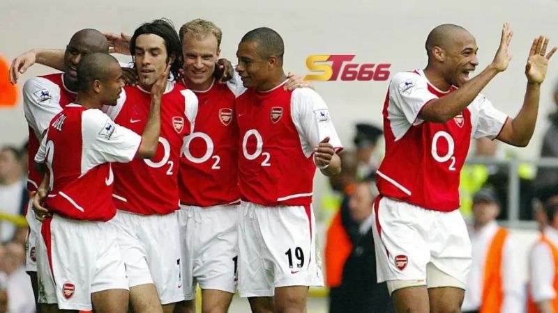 Đội hình bóng đá mạnh nhất thế giới Arsenal (2004)