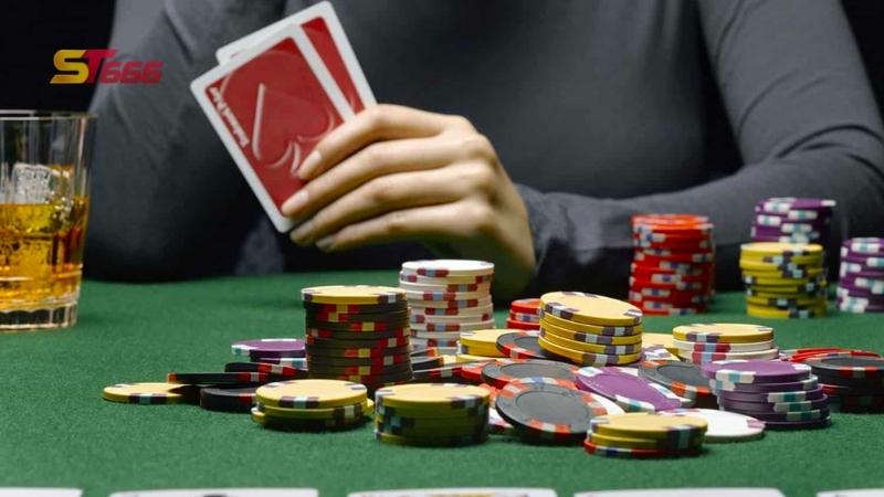 Cố gắng bluff là một trong những sai lầm thường gặp khi chơi Poker